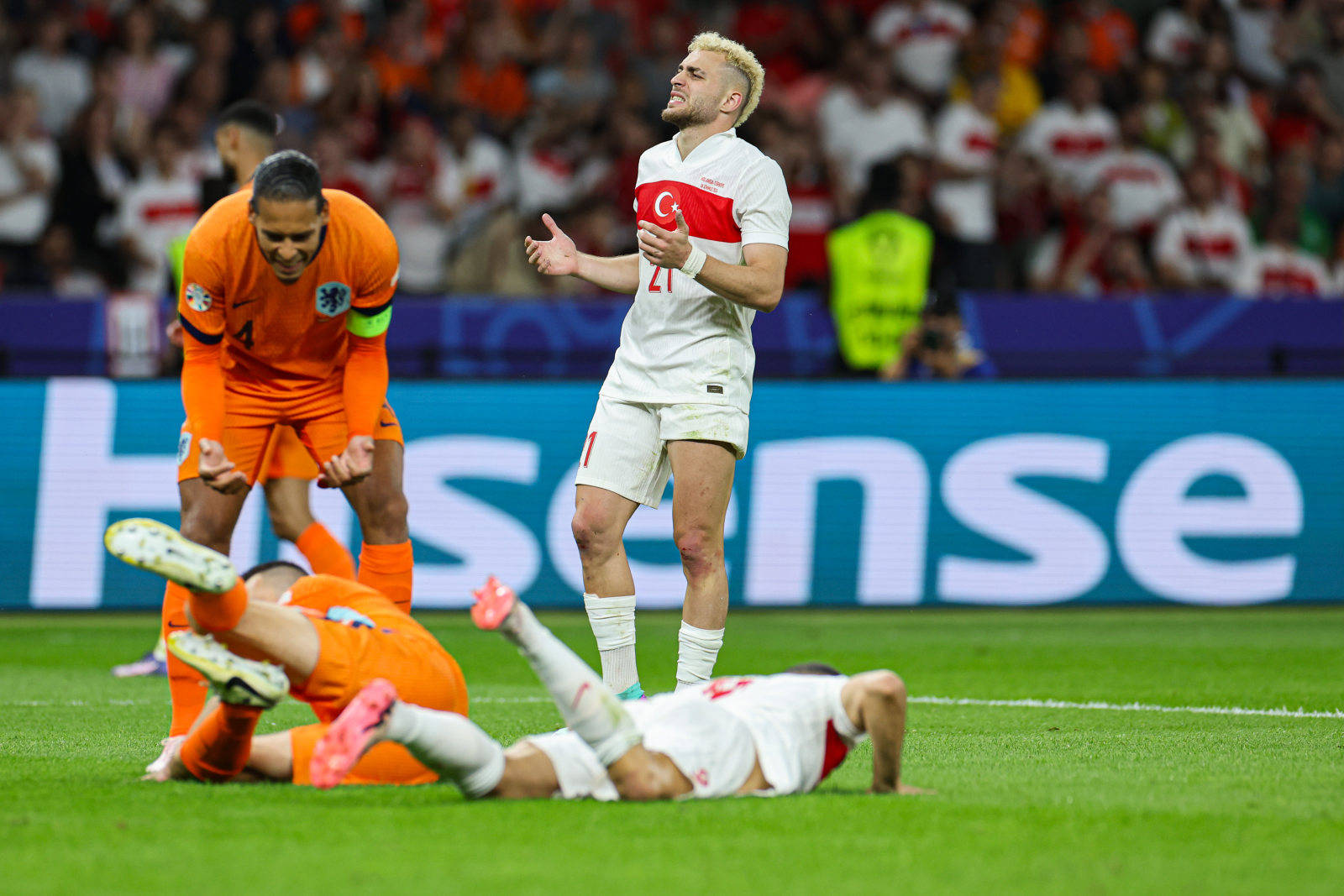 包含欧洲杯赛场惊现逆转,实力悬殊导致冷门屡现的词条 包含欧洲杯赛场惊现逆转,实力悬殊导致冷门屡现的词条