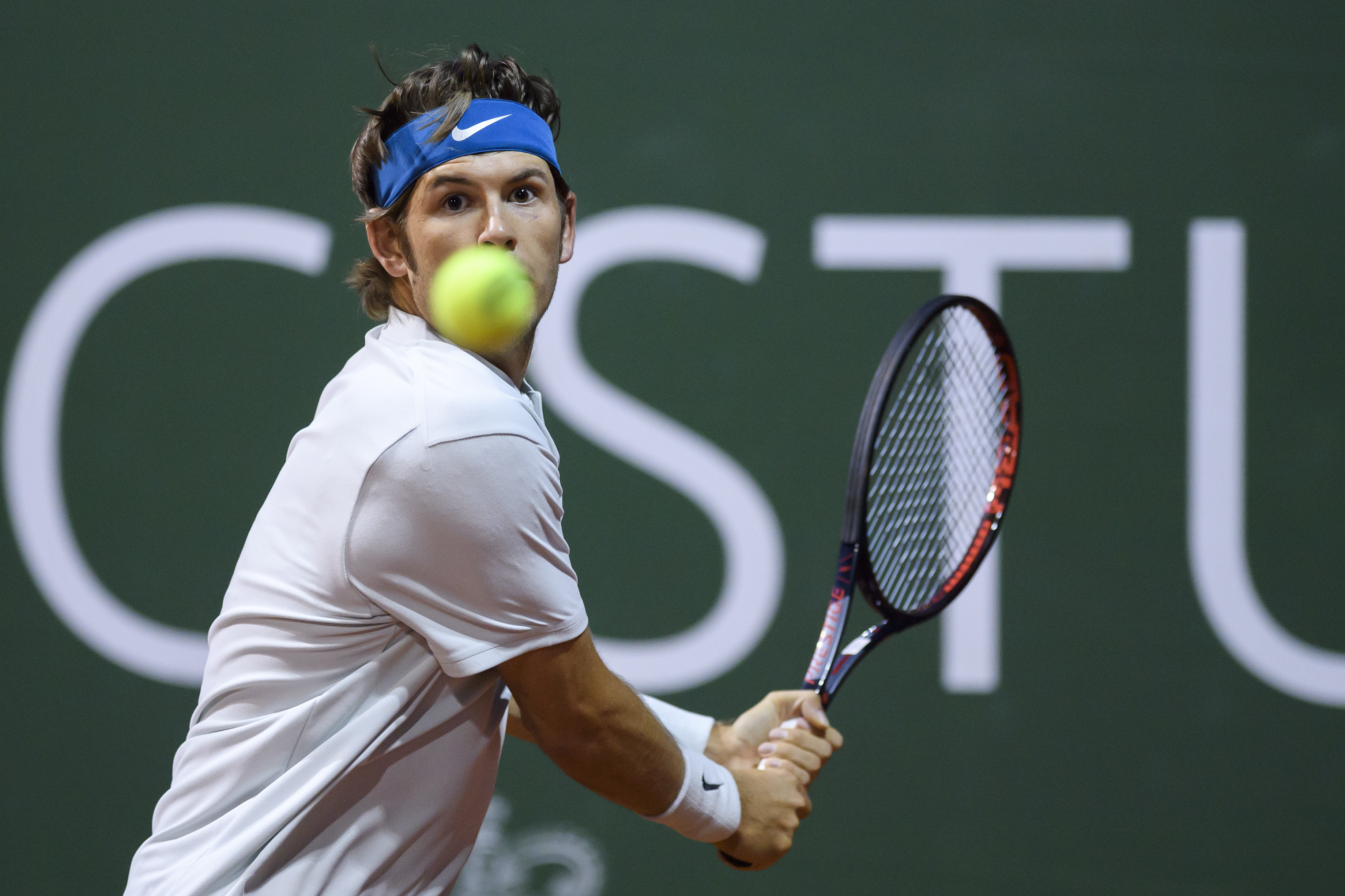 包含美国网球队鏖战日本网球队，瓦林卡打破历史纪录的词条