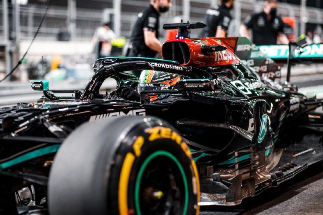 梅赛德斯逆转红牛车队，拉塞尔带队取胜