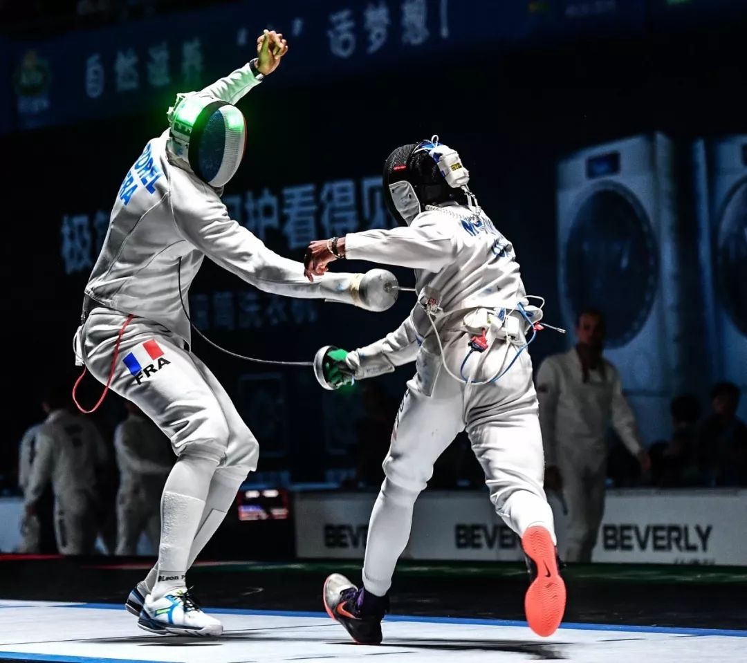 壮哉我大国!击剑男队战胜强敌夺冠 壮哉我大国!击剑男队战胜强敌夺冠