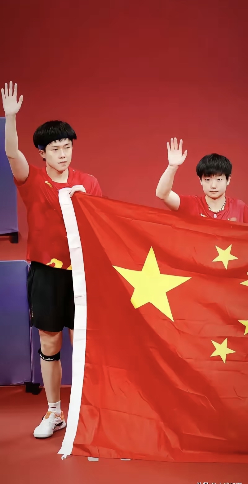 壮哉我大国!击剑男队战胜强敌夺冠 壮哉我大国!击剑男队战胜强敌夺冠