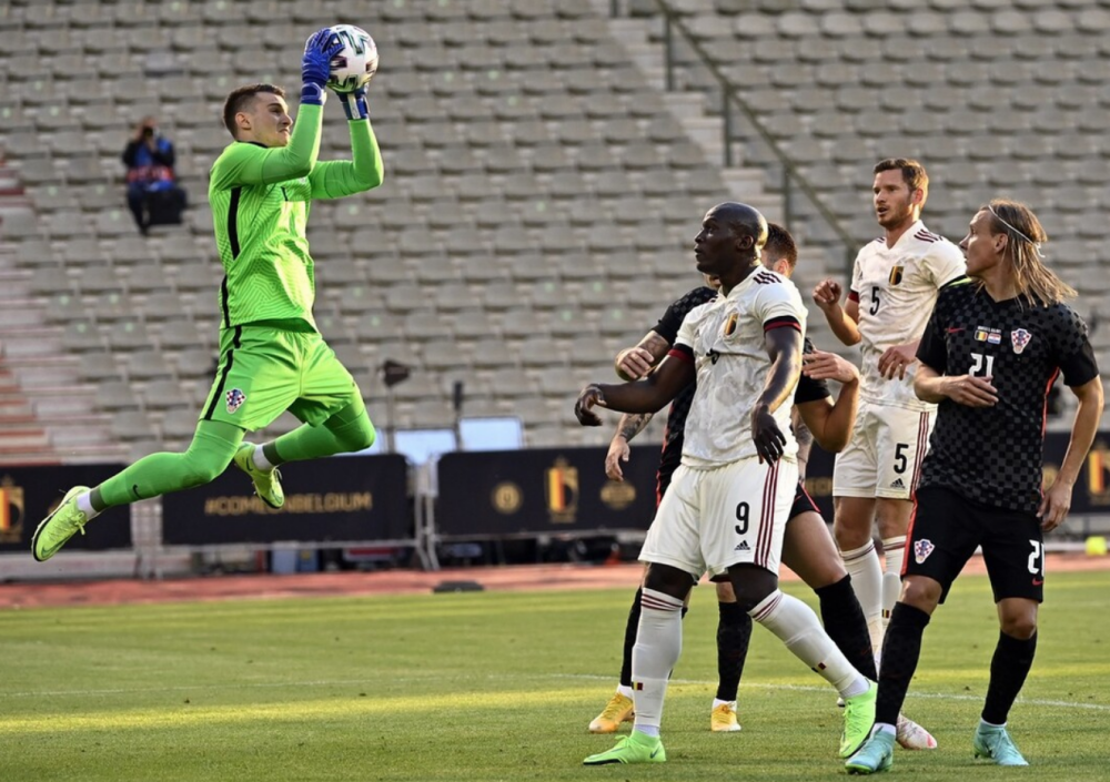 瓦朗谢纳击败劲敌，升至积分榜前列的简单介绍