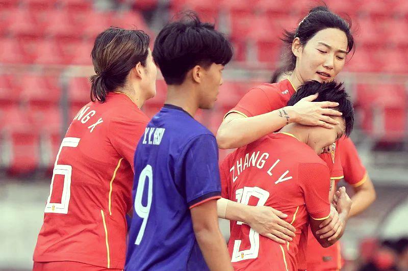 中国球员在国际赛场上崭露头角 中国球员在国际赛场上崭露头角