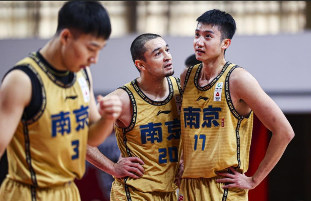 独占鳌头保持领先，稳固联赛优势