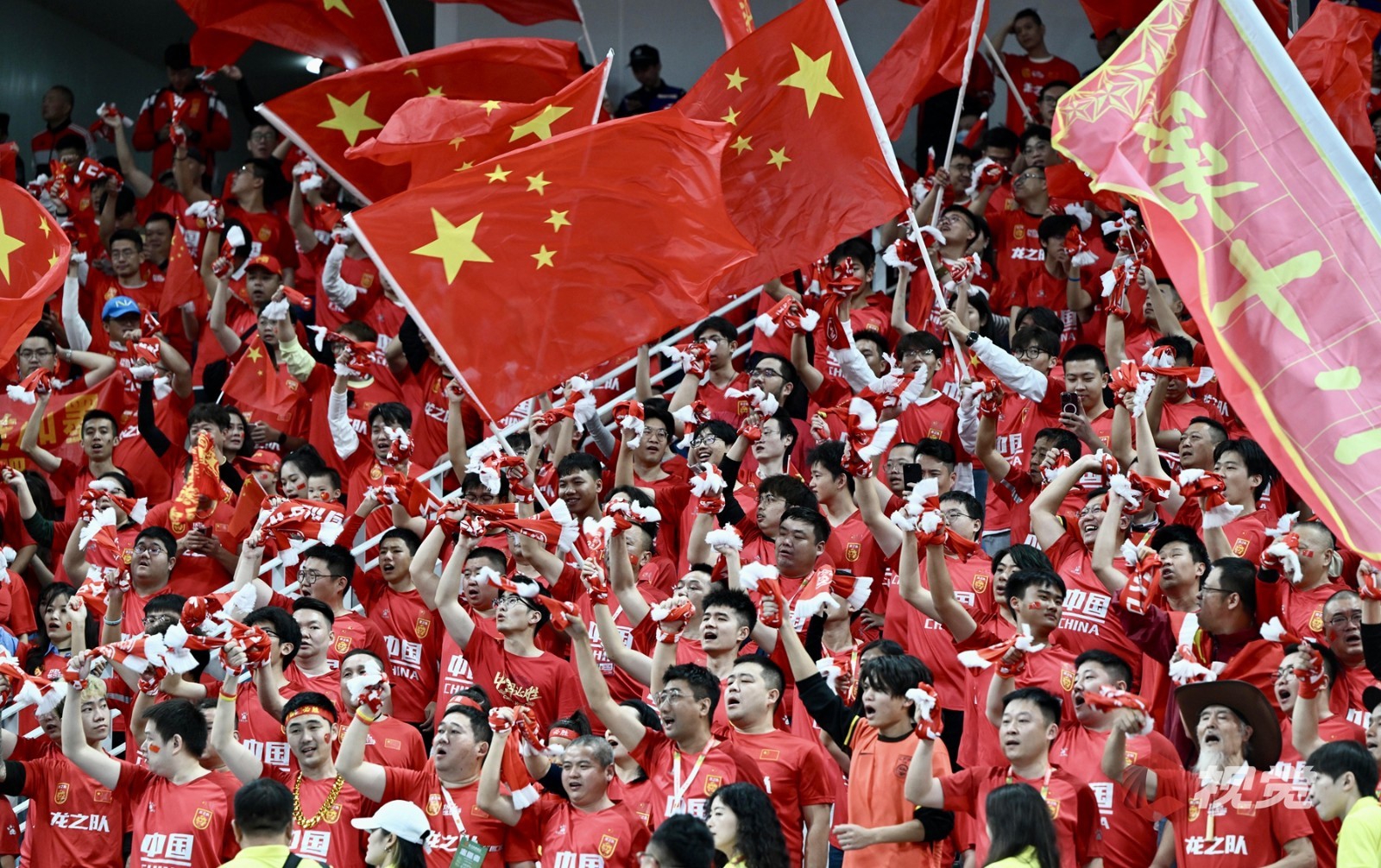 关于听说国内足球盛事大火，赛场气氛热烈！的信息