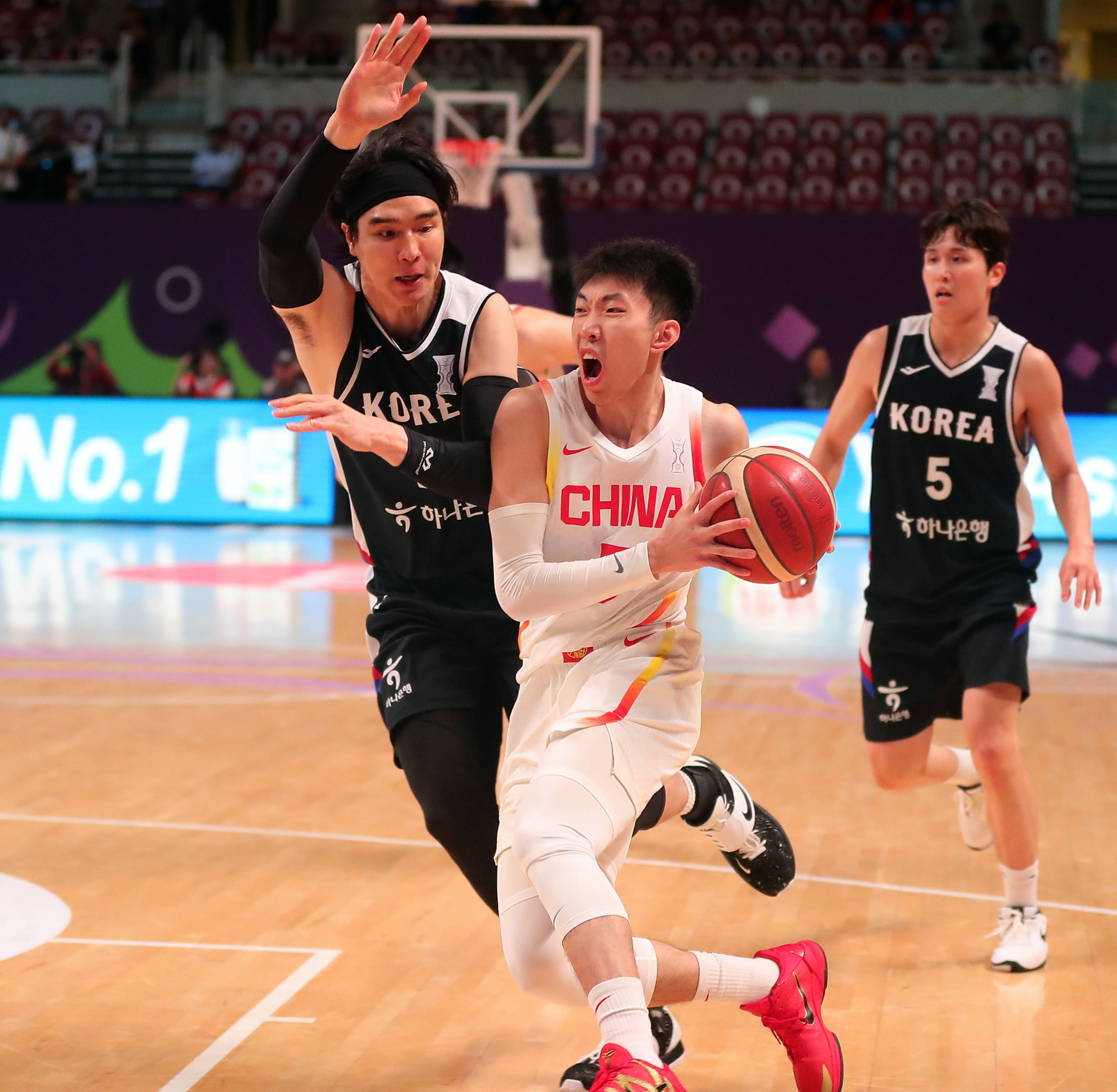 亚洲国家首次参加篮球联赛并表现优秀