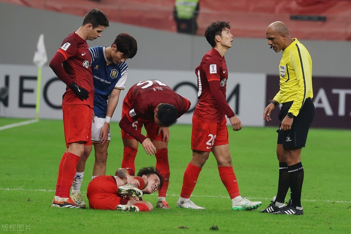 比赛中球员之间发生了激烈的争执