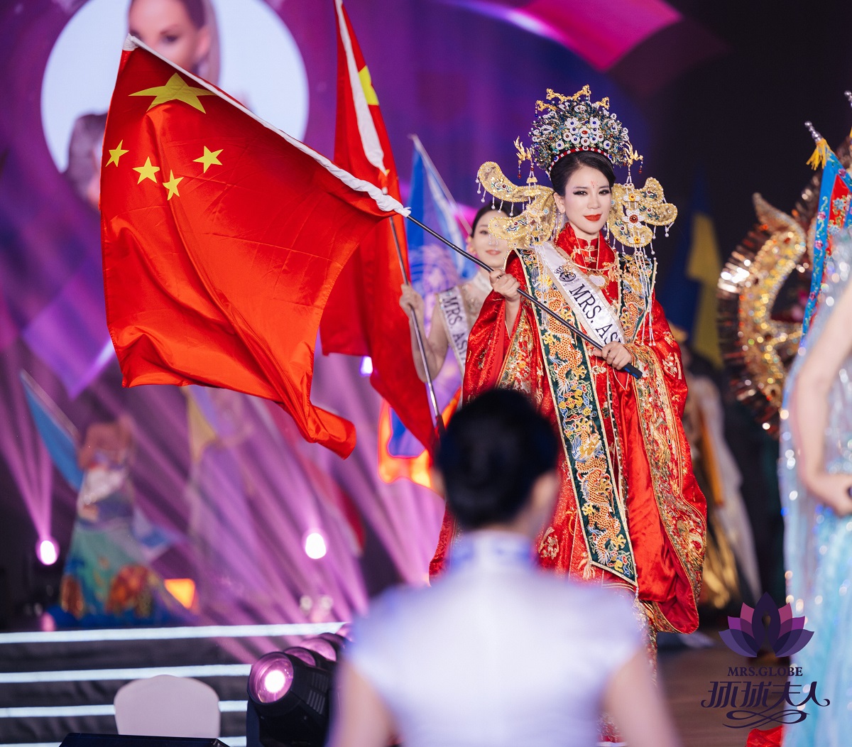 中国选手在世界舞台上大放异彩,赢得掌声 中国选手在世界舞台上大放异彩,赢得掌声