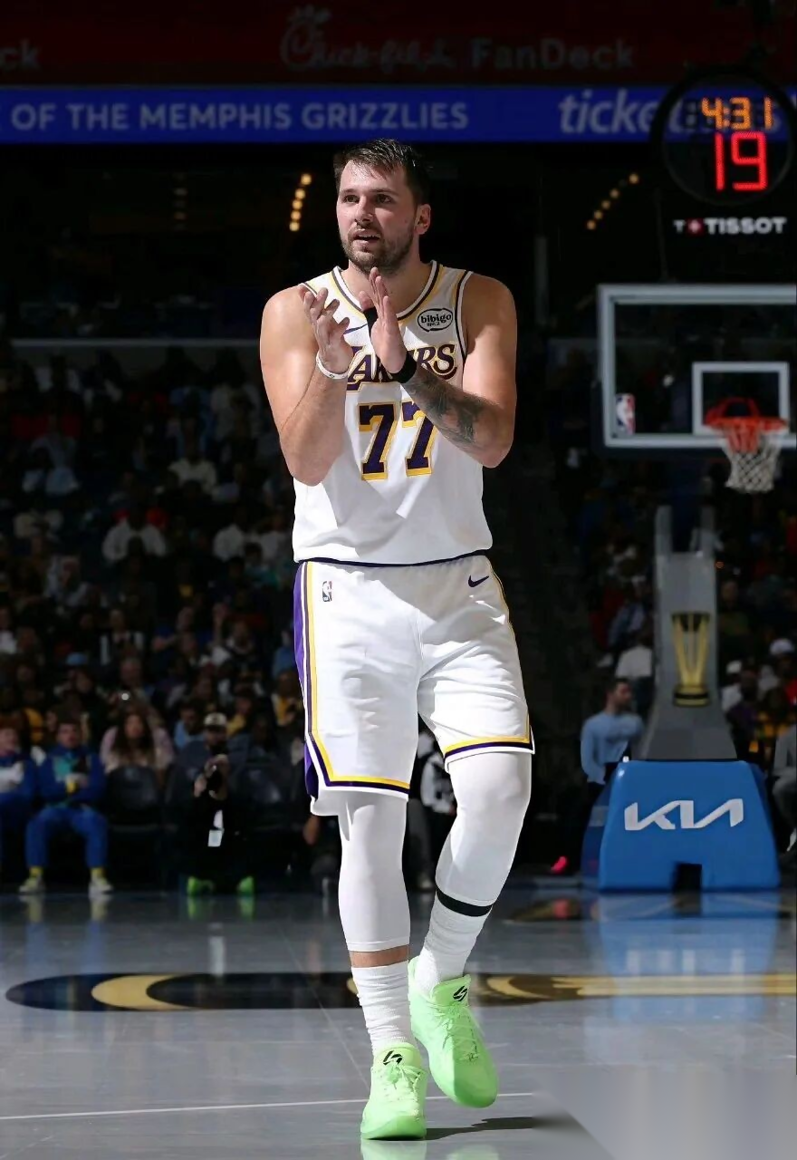 湖人B队险胜南韩男篮，莫兰特爆发神勇的简单介绍