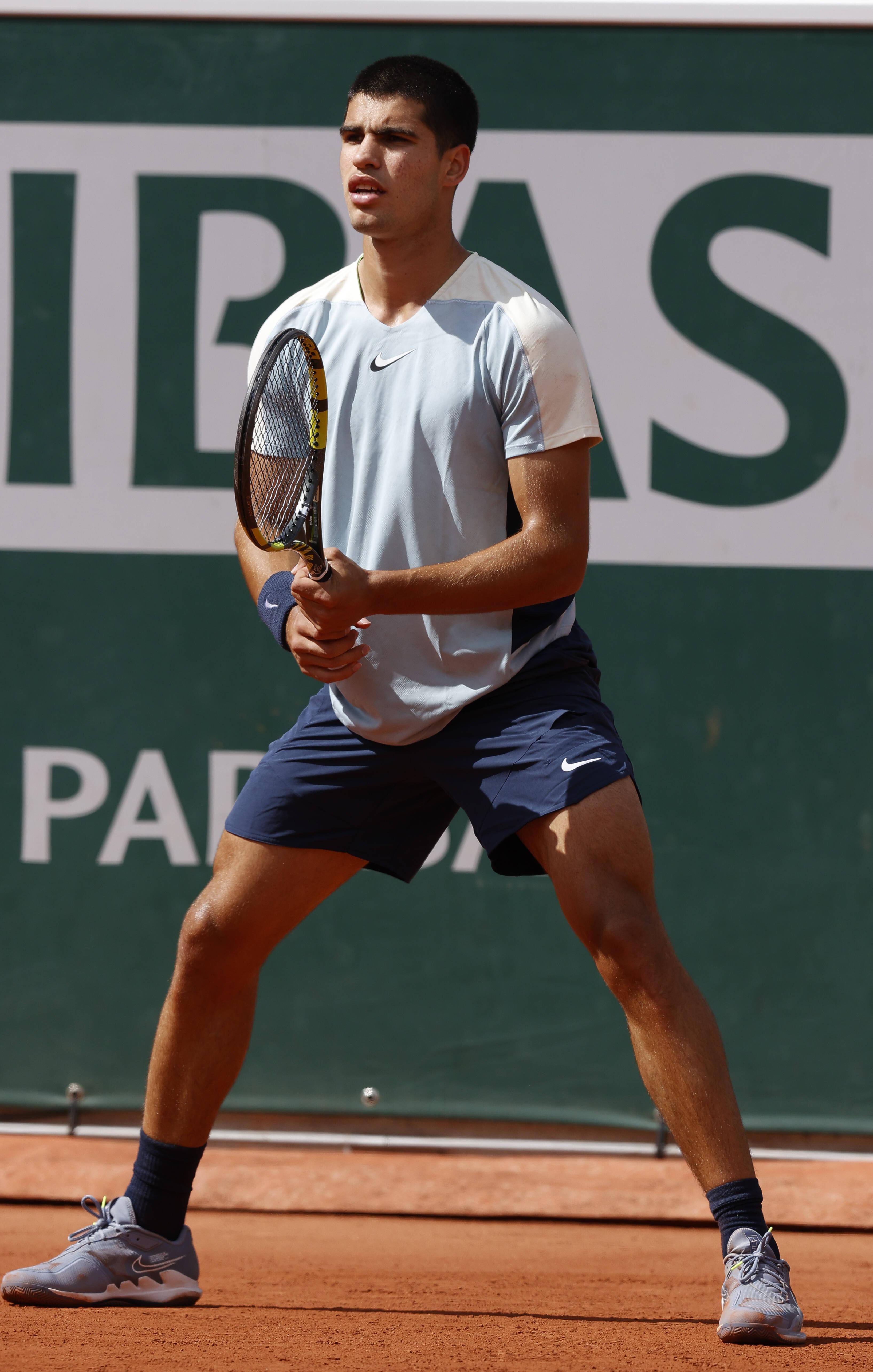 西班牙网球队险胜日本网球队,阿尔卡拉斯完成帽子戏法的简单介绍 西班牙网球队险胜日本网球队,阿尔卡拉斯完成帽子戏法的简单介绍