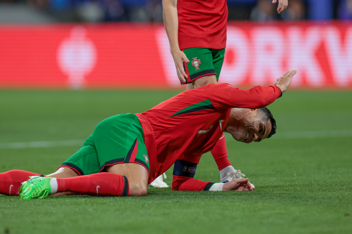 包含葡萄牙翻盘比利时,范佩西制霸全场的词条 包含葡萄牙翻盘比利时,范佩西制霸全场的词条