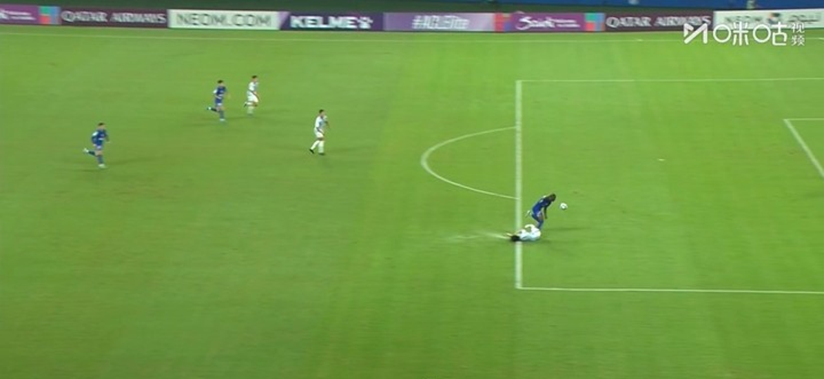 关于防守犯规事件引发争议,VAR技术再度登场的信息 关于防守犯规事件引发争议,VAR技术再度登场的信息