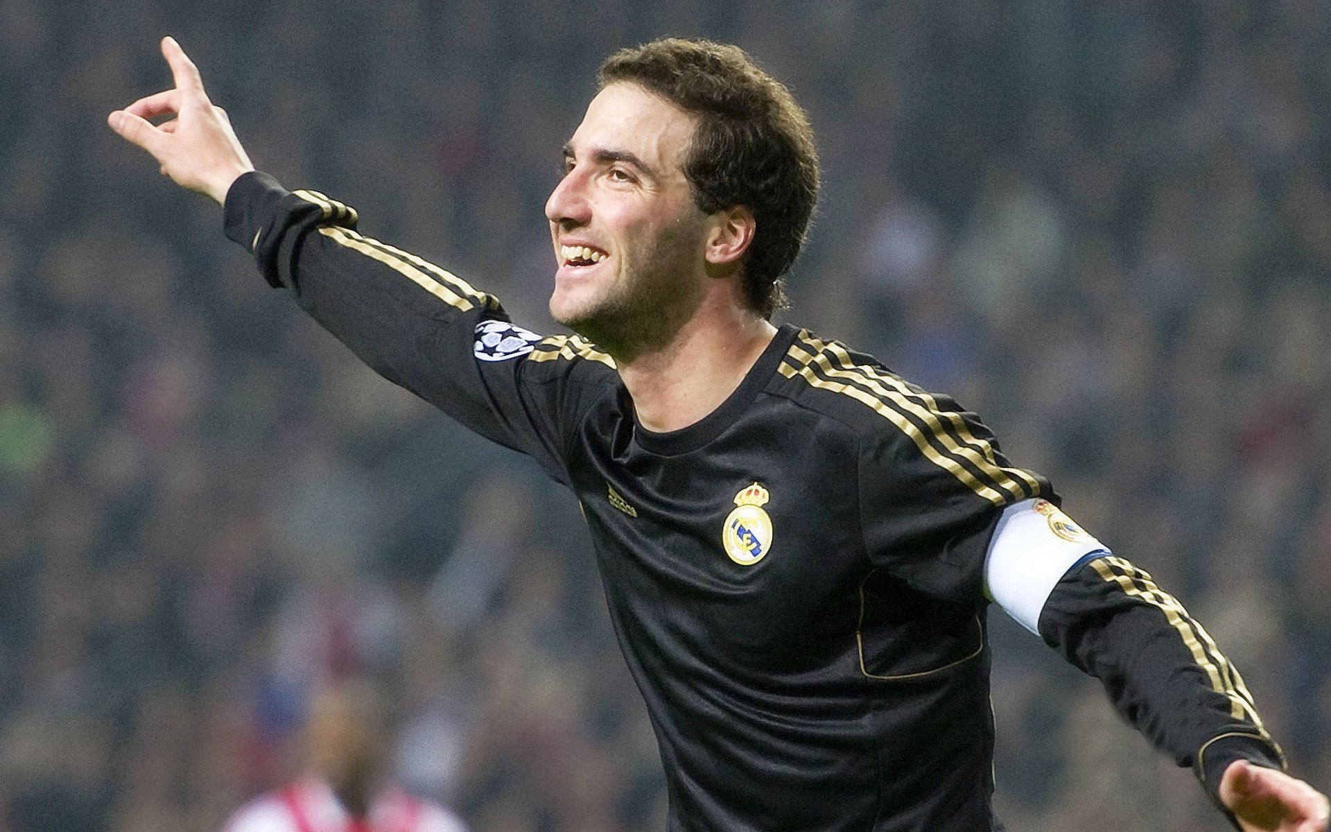 绿茵勇士，欧冠淘汰赛的东方启示